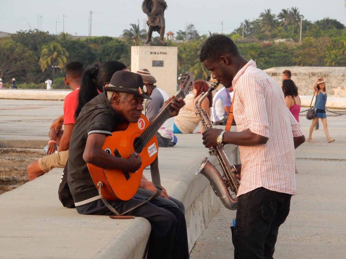 Música ao entardecer no Malecón